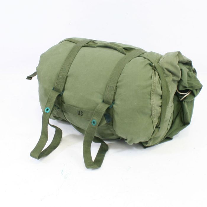 M56 Sleeping bag carrying straps. Unissued.