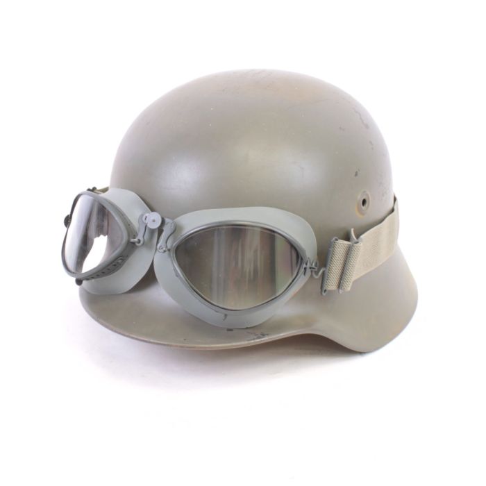 Model 306 Goggles Fliegerschutzbrille WW2 German with Metal Tin