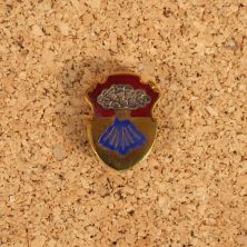 US Army 67th Armoured Regt Metal DI Badge 2nd Armoured Division