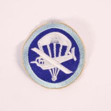 US WW2 Airborne Garrison Cap Badge. Enlisted. Mid War