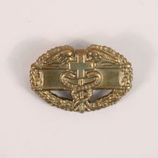 WW2 US Combat Medic award badge. Pin back.