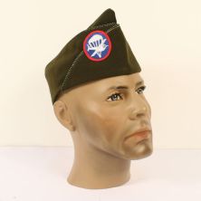 Officers Airborne garrison cap with Late war badge.