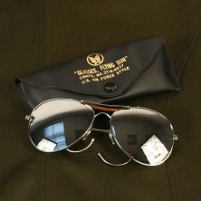 Aviator Pilots Sunglasses with a Silver Frame and a Mirror Lens