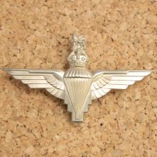 British Para Reg Kings Crown Cap Badge Parachute Regiment Beret Badge with Lugs