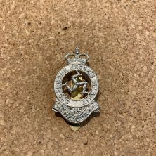 Isle of Man Home Guard Queens Crown  Cap Badge