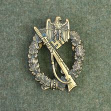 Infantry Assault Badge in Bronze Battle Worn by RUM