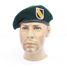 US Vietnam Special Forces Green Beret with Badge