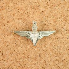 British Parachute Regiment Cap Badge kings Crown with Lugs