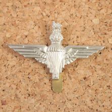 WW2 Parachute Regiment Cap Badge Kings Crown With slider