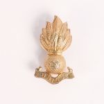 BB568 Royal Artillery brass beret badge