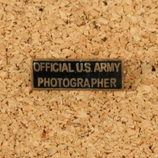 Official US Army Photographer metal pin badge.