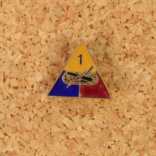 US WW2 1st Armoured Division Metal DI Pin Badge