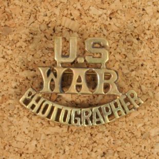 Metal US War Photographer badge.