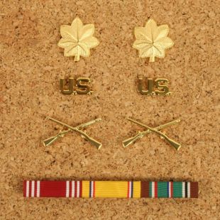 Basic A class uniform Infantry Officer badge set. Major