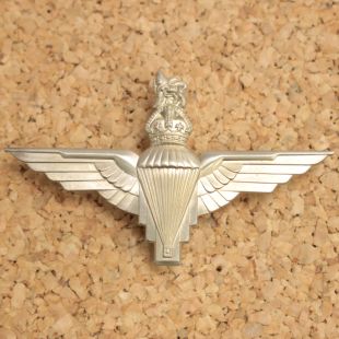 British Para Reg Kings Crown Cap Badge Parachute Regiment Beret Badge with Lugs
