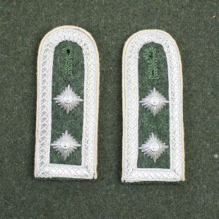 Heer Oberfeldwebel M40 Shoulder Boards with Silver Tresse and Pips by RUM