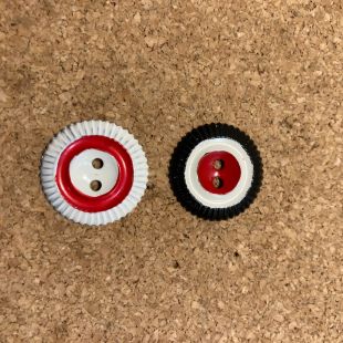 Baden Mutze Cockade Set. 1 x Red/ Black, White/ Red.