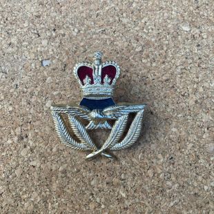 RAF Warrant Officers Queens crown Cap Badge (original)