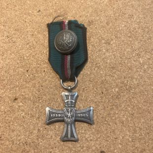 WW2 Polish Cross for National Defence and tunic button original 