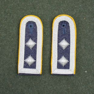 Luftwaffe Oberfeldwebel Blue Shoulder Boards with Silver Tresse and Pips by RUM