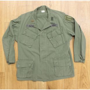 Original 3rd pattern jungle jacket. Medium Short Used Badged