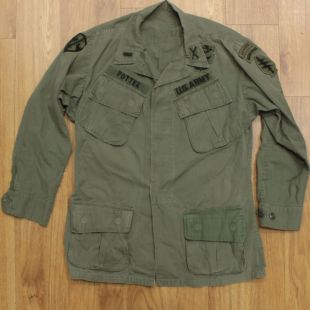 Original 3rd pattern jungle jacket. Small with Special Forces Badge