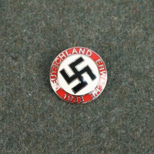 Party Badge Deutshland Erwache