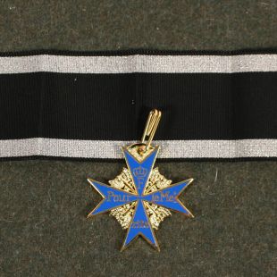 Luftwaffe Blue Max Medal and Ribbon