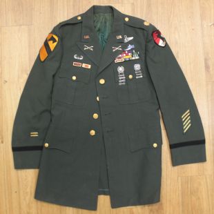 US Army Officers A-44 A Class Tunic With Badges