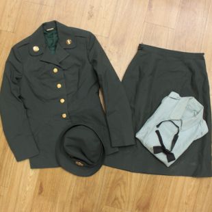 US Army Women's A Class Dress Greens Uniform 1975