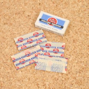 US Original WW2 Razor blades pack of 4. Pal make