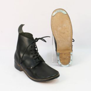Black leather B5 Ankle Boots