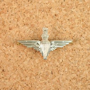 British Parachute Regiment Cap Badge kings Crown with Lugs