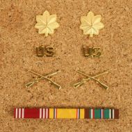 Basic A class uniform Infantry Officer badge set. Major