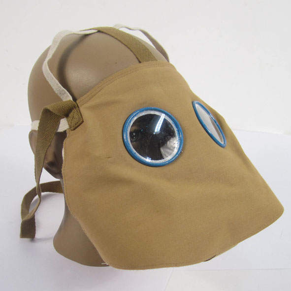 WWI FRENCH M2 GAS MASK & CARRY BAG